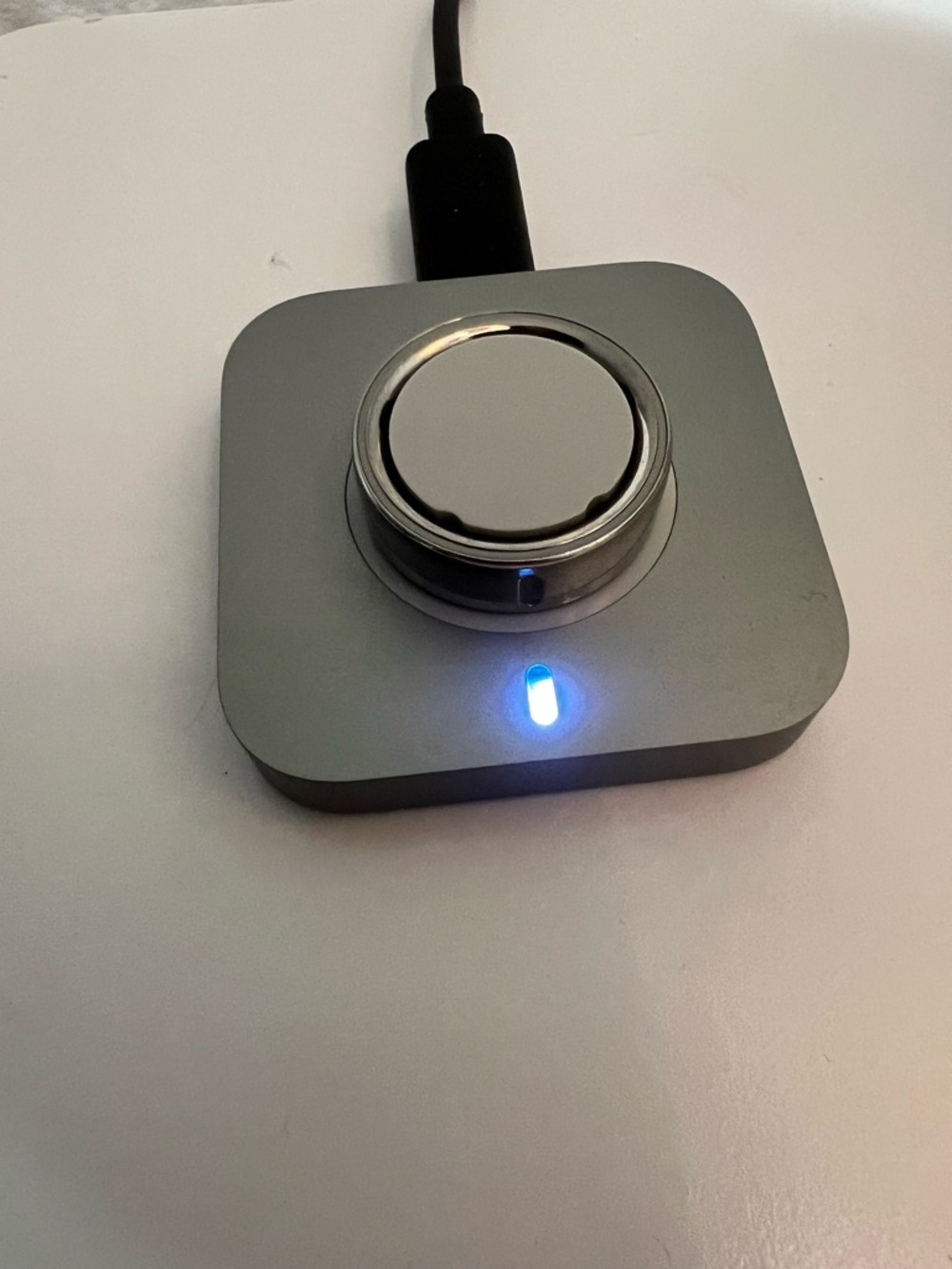 Oura Gen 4 Silver Health Tracking Ring - Picture 4 of 4